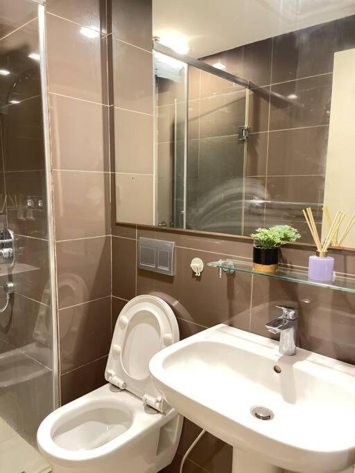 The Serene Escape Rockwell Makati City View 1Br Lägenhet Manila Exteriör bild