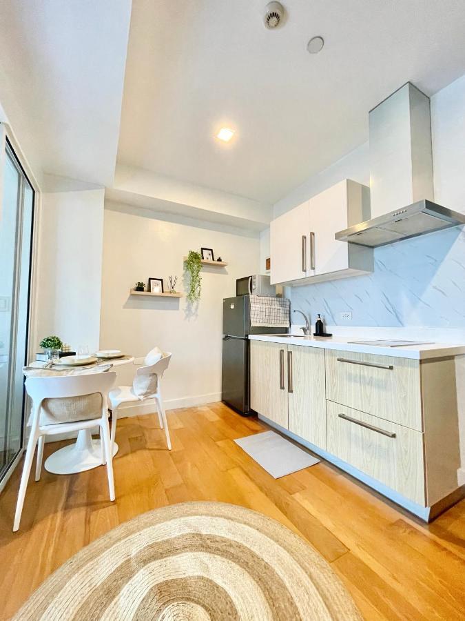 The Serene Escape Rockwell Makati City View 1Br Lägenhet Manila Exteriör bild