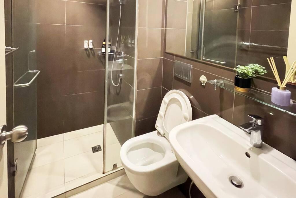The Serene Escape Rockwell Makati City View 1Br Lägenhet Manila Exteriör bild