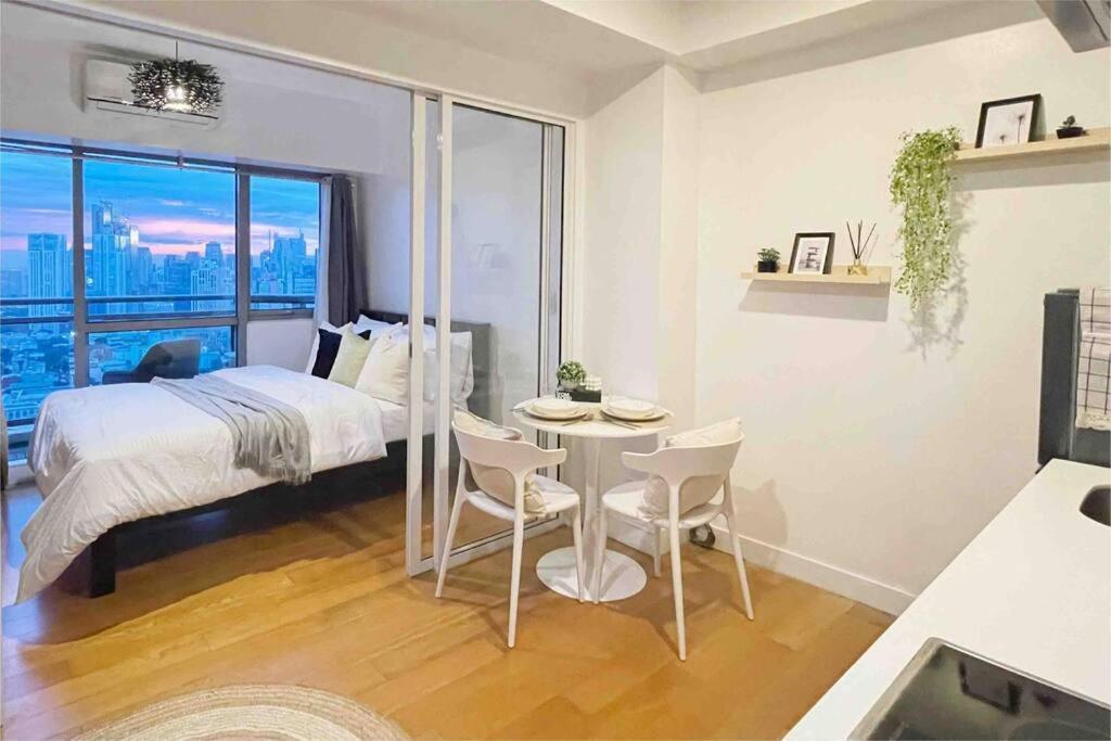 The Serene Escape Rockwell Makati City View 1Br Lägenhet Manila Exteriör bild