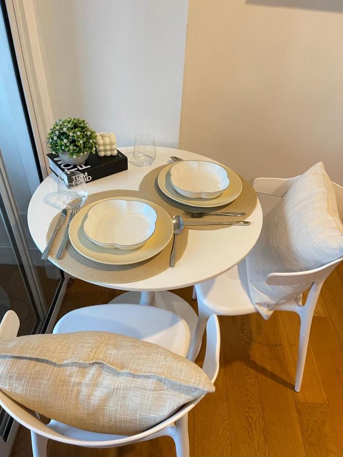 The Serene Escape Rockwell Makati City View 1Br Lägenhet Manila Exteriör bild
